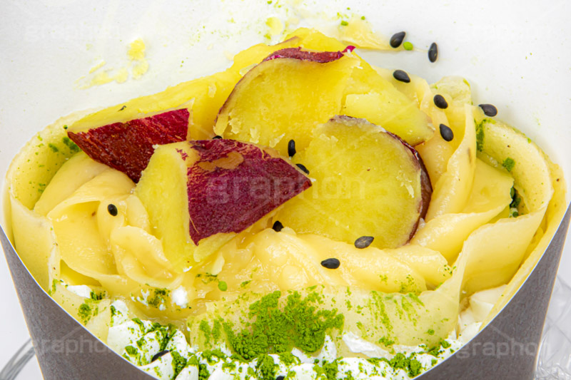 さつまいもクレープ,さつまいも,サツマイモ,さつま芋,いも,芋,クレープ,くれーぷ,クリーム,生クリーム,ホイップ,スイーツ,抹茶,菓子,お菓子,洋菓子,甘,焼き,料理,粉,デザート,おやつ,crepe,sweet,フルサイズ撮影