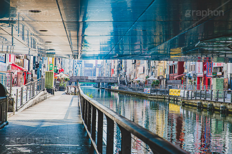 早朝の道頓堀,早朝,道頓堀,道頓堀川,繁華街,観光地,大阪,大阪府,大阪市,中央区,ミナミ,飲食店,たこ焼き,くいだおれ,なんば,とんぼり,リバーウォーク,無人,静か,japan,osaka,フルサイズ撮影