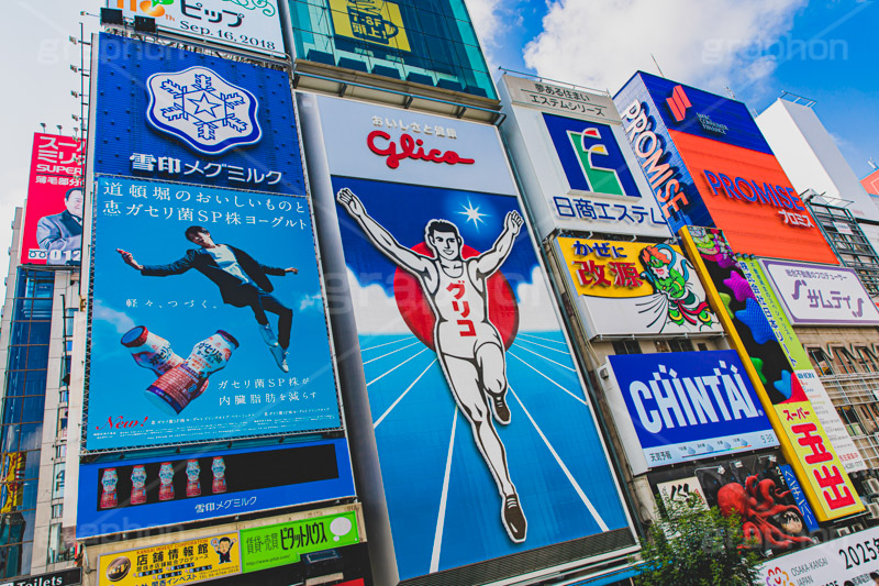 道頓堀,道頓堀川,繁華街,観光地,大阪,大阪府,大阪市,中央区,ミナミ,飲食店,たこ焼き,くいだおれ,なんば,商店街,看板,広告,グリコ,とんぼり,リバーウォーク,japan,osaka,フルサイズ撮影