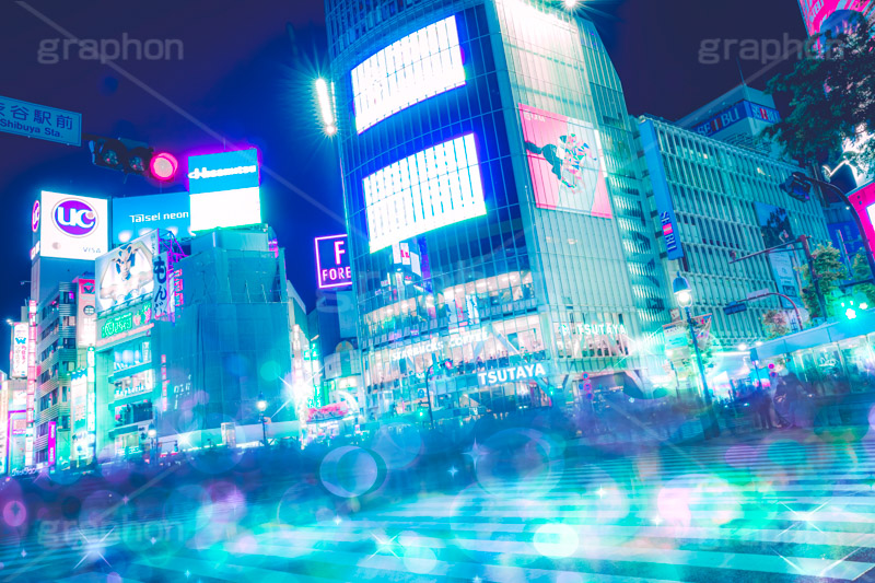 サイバーパンクな渋谷,サイバーパンク,渋谷スクランブル交差点,渋谷,しぶや,ハチ公,観光,交差点,渋谷駅,駅前,スクランブル,横断歩道,信号,雑踏,都会の雑踏,夜,夜景,光線,ネオン,繫華街,夜の街,夜の町,shibuya,japan,フルサイズ撮影