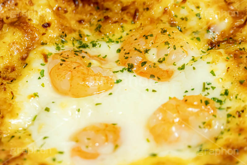海老グラタン,グラタン,ぐらたん,エビ,えび,海老,郷土料理,あったか,ほくほく,ホクホク,おこげ,ベシャメルソース,チーズ,マカロニ,パセリ,こんがり,焦げ目,焼く,クリームソース,オーブン,アツアツ,あつあつ,熱々,洋食,フルサイズ撮影