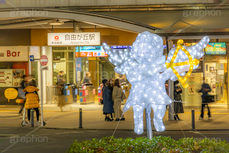 自由が丘イルミネーション,イルミネーション,イルミ,自由が丘駅,自由が丘,駅,駅名,看板,東急電鉄,東京,目黒区,東横線,電飾,電球,発光ダイオード,冬,キラキラ,綺麗,きれい,キレイ,煌,輝,デート,飾り,デコレーション,イベント,オーナメント,天使,エンジェル,キューピット,キューピッド,illumination,LED,ornament,japan,tokyo,フルサイズ撮影