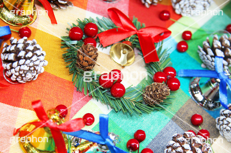 クリスマスリース,クリスマスオーナメント,クリスマス,CHRISTMAS,Xmas,飾り,デコレーション,リース,松ぼっくり,リボン,オーナメント,イベント,冬,パーティー,party,ornament,装飾,行事