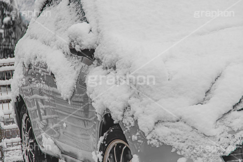 車に積もった雪,雪,ゆき,積,冬,積雪,車,フロント,サイドミラー,snow,winter,フルサイズ撮影
