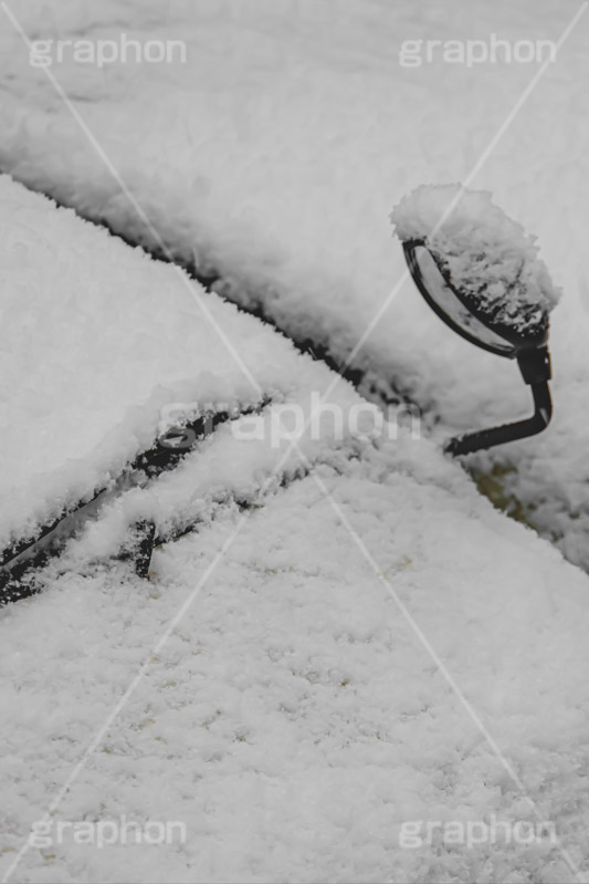 車に積もった雪,雪,ゆき,積,冬,積雪,車,フロント,サイドミラー,snow,winter,フルサイズ撮影