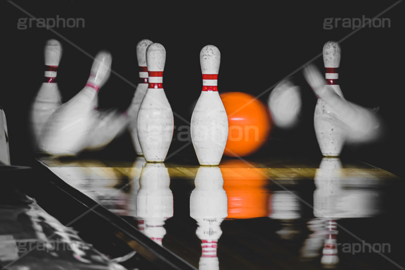 ボーリング場,ボーリング,ピン,ゲーム,スポーツ,レーン,ガーター,ボール,転がる,競技,ball,game,bowling,フルサイズ撮影