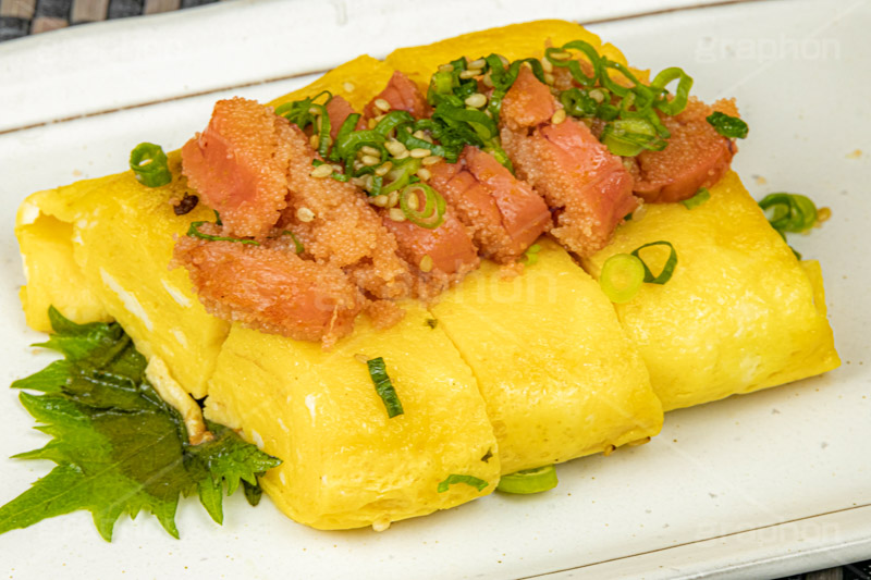明太玉子焼き,玉子焼き,卵焼き,だし巻き卵,だし巻き,明太子,明太,たらこ,鱈子,辛子明太子,福岡名物,博多名物,博多明太子,ねぎ,ネギ,大葉,つまみ,おつまみ,居酒屋,和食,日本食,日本料理,ソウルフード,japan,soulfood,フルサイズ撮影