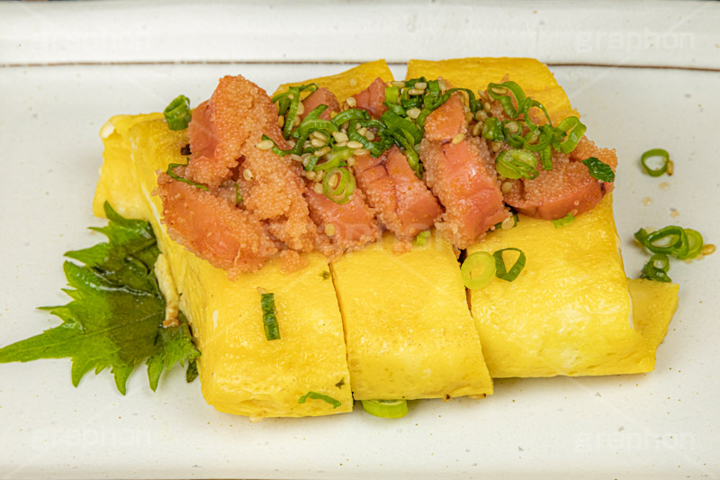 明太玉子焼き,玉子焼き,卵焼き,だし巻き卵,だし巻き,明太子,明太,たらこ,鱈子,辛子明太子,福岡名物,博多名物,博多明太子,ねぎ,ネギ,大葉,つまみ,おつまみ,居酒屋,和食,日本食,日本料理,ソウルフード,japan,soulfood,フルサイズ撮影