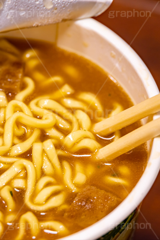 カップ麺,カップ,カップラーメン,ラーメン,らーめん,麺,麺類,中華麺,麺料理,国民食,日本拉麺,即席,インスタント,家系,豚骨醬油,割りばし,割り箸,Ramen,Chinese noodles,フルサイズ撮影