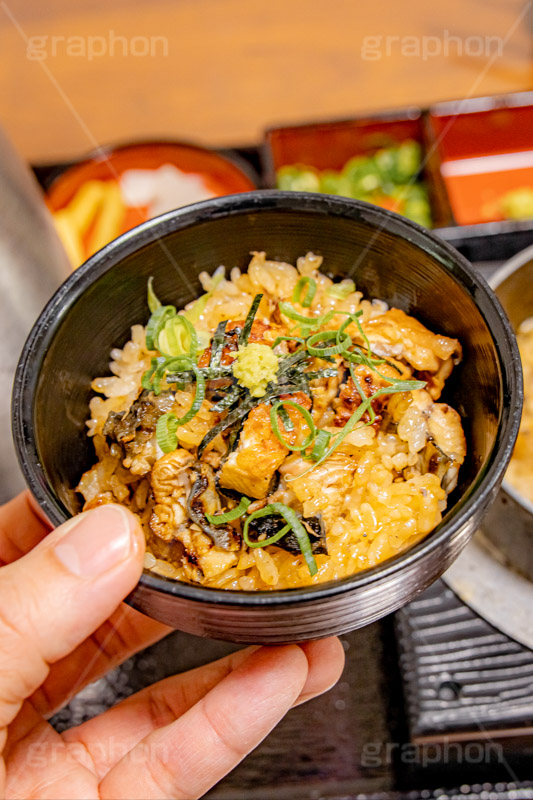 ひつまぶし,名古屋めし,ウナギ,釜めし,釜飯,うなぎ,鰻,蒲焼,かば焼き,土用の丑の日,土用,丑の日,夏,和食,日本食,日本料理,ごはん,ご飯,薬味,ねぎ,ネギ,きざみのり,刻み海苔,わさび,ワサビ,スタミナ,性,季節感,照り,ツヤ,たれ,タレ,サマー,ソウルフード,summer,japan,rice,soulfood,フルサイズ撮影