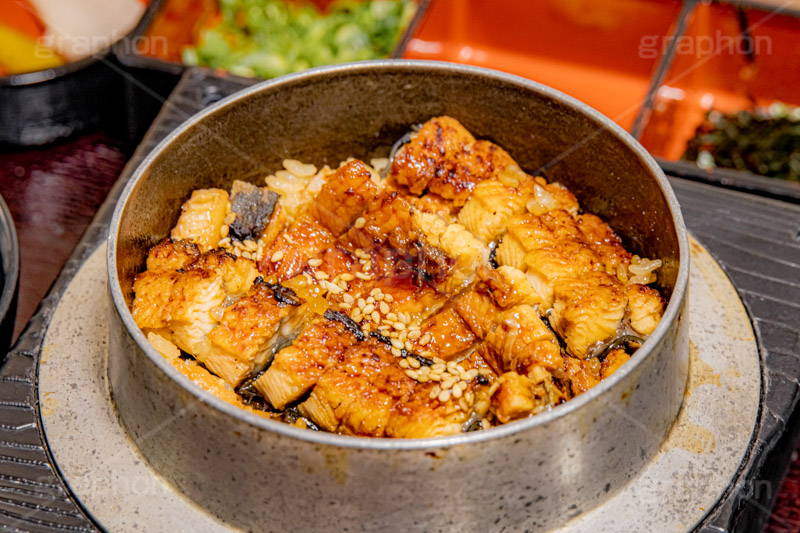 ひつまぶし,名古屋めし,ウナギ,釜めし,釜飯,うなぎ,鰻,蒲焼,かば焼き,土用の丑の日,土用,丑の日,夏,和食,日本食,日本料理,ごはん,ご飯,スタミナ,性,季節感,照り,ツヤ,たれ,タレ,ごま,胡麻,ゴマ,サマー,ソウルフード,summer,japan,rice,soulfood,フルサイズ撮影