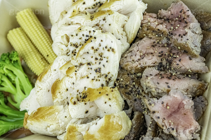 筋トレメニュー,ステーキ,むね肉,胸肉,鶏ムネ,牛肉,鶏肉,肉,ステーキ,コショウ,ペッパー,シンタマ,ブロッコリー,ヤングコーン,ビーフ,チキン,ペッパー,ヘルシー,タンパク質,たんぱく質,筋トレ,トレーニング,筋肉,運動,beef,chicken