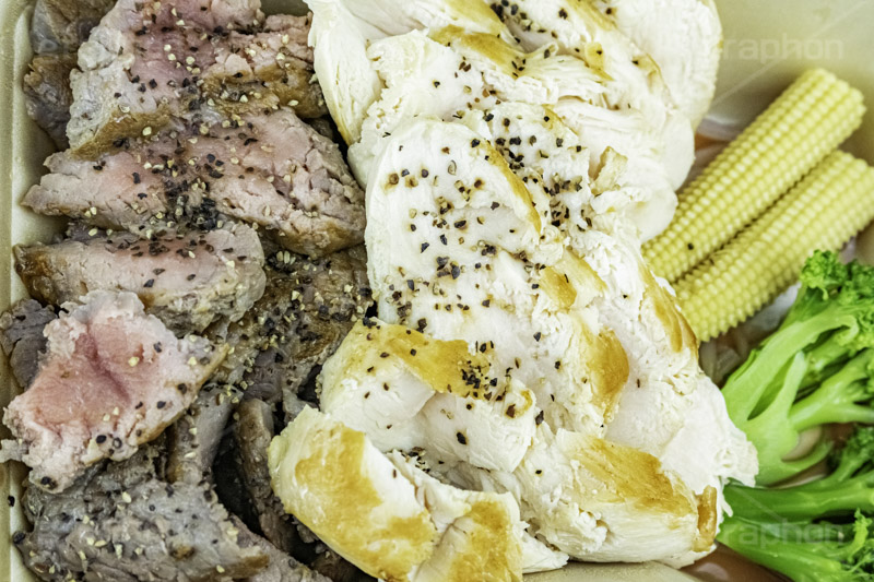 筋トレメニュー,ステーキ,むね肉,胸肉,鶏ムネ,牛肉,鶏肉,肉,ステーキ,コショウ,ペッパー,シンタマ,ブロッコリー,ヤングコーン,ビーフ,チキン,ペッパー,ヘルシー,タンパク質,たんぱく質,筋トレ,トレーニング,筋肉,運動,beef,chicken