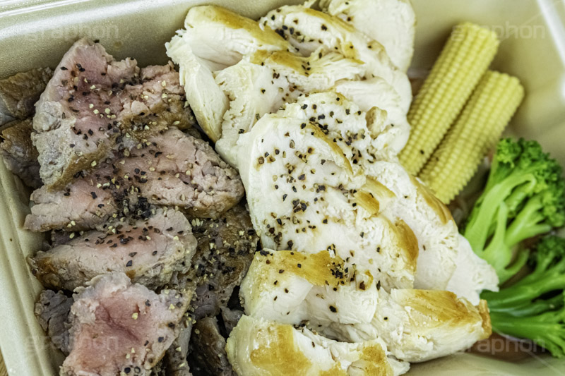 筋トレメニュー,ステーキ,むね肉,胸肉,鶏ムネ,牛肉,鶏肉,肉,ステーキ,コショウ,ペッパー,シンタマ,ブロッコリー,ヤングコーン,ビーフ,チキン,ペッパー,ヘルシー,タンパク質,たんぱく質,筋トレ,トレーニング,筋肉,運動,beef,chicken