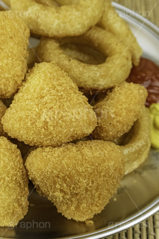 チーズフライ,チーズ,カマンベールチーズ,カマンベール,フライ,揚げ,ファーストフード,ファストフード,洋食,さくさく,サクサク,油,おやつ,つまみ,おつまみ,ring,onion,cheese