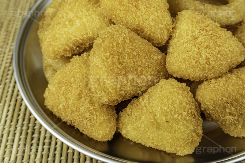 チーズフライ,チーズ,カマンベールチーズ,カマンベール,フライ,揚げ,ファーストフード,ファストフード,洋食,さくさく,サクサク,油,おやつ,つまみ,おつまみ,ring,onion,cheese