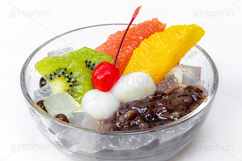 あんみつ,蜜豆,みつまめ,寒天,かんてん,フルーツ,オレンジ,メロン,サクランボ,さくらんぼ,グレープフルーツ,ピンクグレープフルーツ,キウイ,キウイフルーツ,和菓子,スイーツ,デザート,おやつ,休憩,甘味,甘味処,白玉,あんこ,あずき,粒あん,つぶあん,小豆,和,和風,和食,お菓子,菓子,japan,フルサイズ撮影
