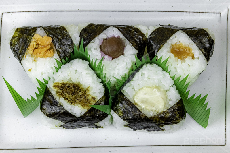 ミニおにぎり,おにぎり,おむすび,のり,海苔,ごはん,炊き,米,白米,ご飯,お米,ごはん,梅干し,梅干,おかか,ツナマヨネーズ,ツナマヨ,シャケ,しゃけ,明太子,和食,日本食,日本料理,手ごろ,コンビニ,コンビニのおにぎり,ミニ,セット,japan,rice