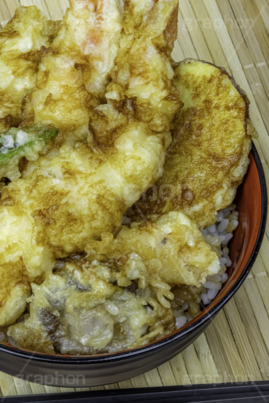 天丼,天どん,天ぷら,てんぷら,丼,どんぶり,天ぷらの盛り合わせ,天麩羅,和食,日本食,揚げ物,盛り合わせ,盛合せ,えび天,海老天,えび,エビ,海老,キス,さつま芋,サツマイモ,ししとう,シシトウ,椎茸,シイタケ,しいたけ,かき揚げ,japan,フルサイズ撮影