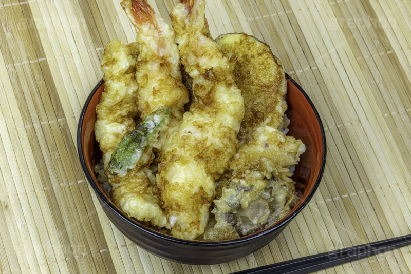 天丼,天どん,天ぷら,てんぷら,丼,どんぶり,天ぷらの盛り合わせ,天麩羅,和食,日本食,揚げ物,盛り合わせ,盛合せ,えび天,海老天,えび,エビ,海老,キス,さつま芋,サツマイモ,ししとう,シシトウ,椎茸,シイタケ,しいたけ,かき揚げ,japan,フルサイズ撮影