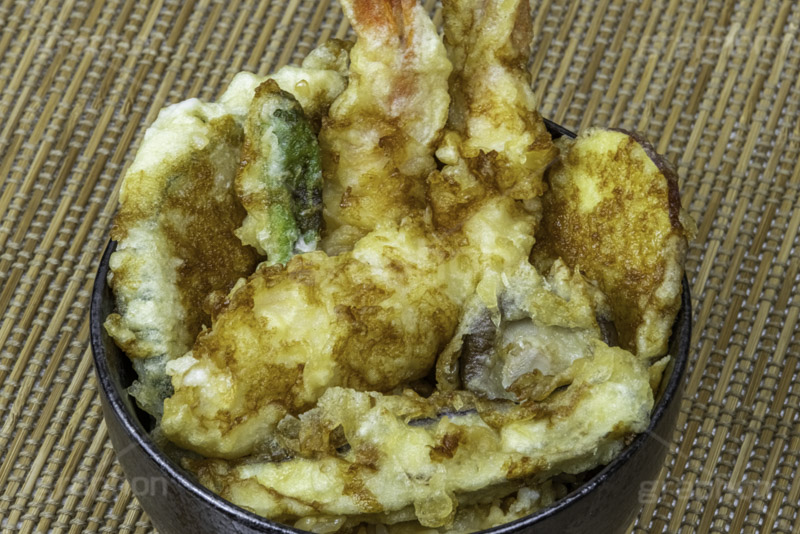 天丼,天どん,天ぷら,てんぷら,丼,どんぶり,天ぷらの盛り合わせ,天麩羅,和食,日本食,揚げ物,盛り合わせ,盛合せ,えび天,海老天,えび,エビ,海老,さつま芋,サツマイモ,ししとう,シシトウ,かぼちゃ,カボチャ,南瓜,なす,茄子,ナス,椎茸,シイタケ,しいたけ,かき揚げ,japan,フルサイズ撮影