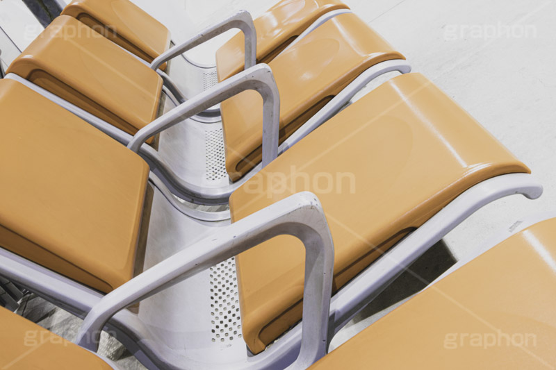 ホームのベンチ,ベンチ,いす,椅子,イス,ホーム,電車,駅,電車/鉄道,交通,フルサイズ撮影