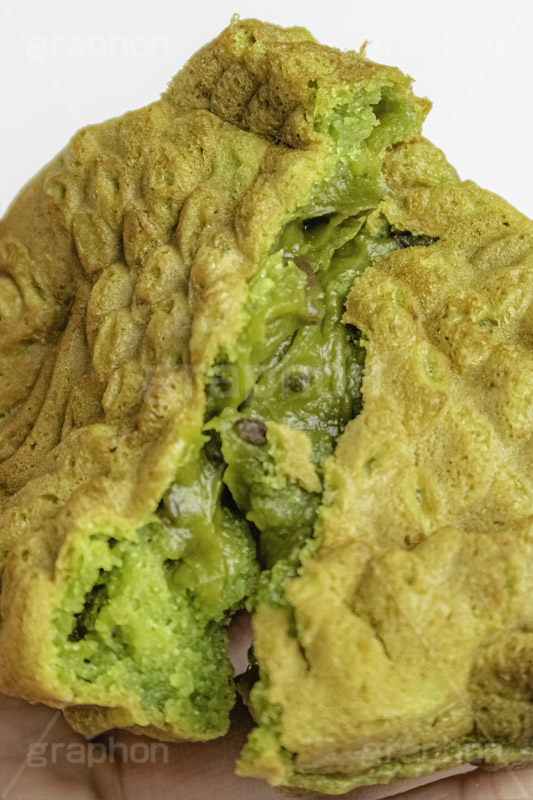 抹茶たい焼き,たいやき,たい焼き,鯛焼き,タイヤキ,抹茶,あずき,小豆,焼き,和菓子,和,和風,甘味,日本料理,菓子,お菓子,スイーツ,おやつ,スイート,甘い,デザート,粉もん,割る,sweet,japan