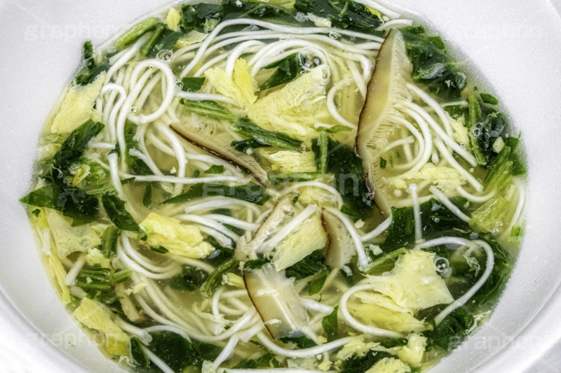 にゅうめん,にゅう麵,入麺,煮麺,そうめん,素麺,煮る,だし,出汁,ダシ,溶き卵,椎茸,しいたけ,シイタケ,ほうれん草,ホウレンソウ,奈良県,郷土料理,日本料理,日本食,和食,茹,麺料理,麺類,ソウルフード,japan
