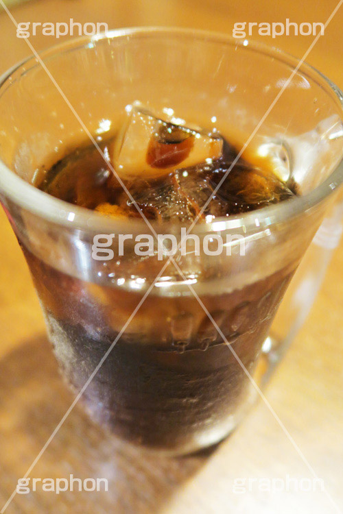 グラスでコーラ,コーラ,cola,ソフトドリンク,飲み,飲み物,飲料,冷,ジュース,ドリンク,炭酸,soda,cider,爽快,レストラン,restaurant,喫茶店,カフェ,cafe,清涼