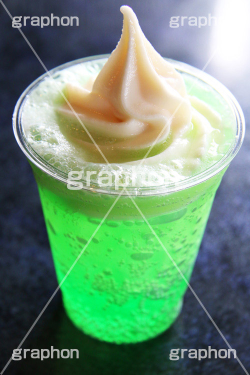 メロンソーダフロート,メロンソーダ,フロート,ソフトドリンク,飲み,飲み物,飲料,冷,ジュース,ドリンク,soda,cider,甘,炭酸,レストラン,restaurant,喫茶店,カフェ,cafe,green soda,メロン