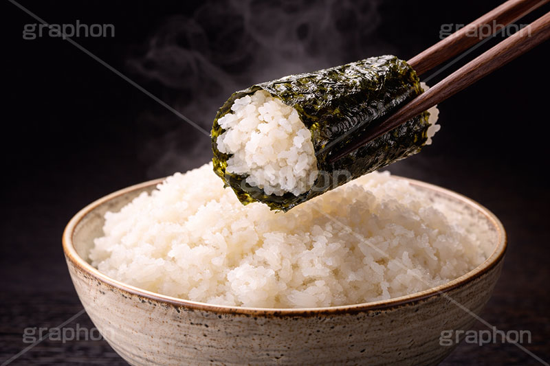海苔とごはん,海苔,のり,味付け海苔,巻く,箸,はし,ご飯のお供,あつあつ白飯,炊き立てごはん,炊き立て,炊き,米,白米,ご飯,お米,ごはん,和食,日本食,日本料理,湯気,白飯,茶碗,ちゃわん,湯気,熱々,アツアツ,あつあつ,ホクホク,ほくほく,グルメ,rice,japan,AI生成素材