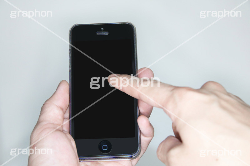 スマホ-フリック,フリック,タップ,スマホ,スマフォ,スマートフォン,携帯,モバイル,mobile,フォン,phone,電話,通話,持つ,手,TAP,端末,iPhone,アイフォン,デジタル,ガジェット,gadget,digital,device,デバイス,電波,人物,連絡,ゲーム,game,IT