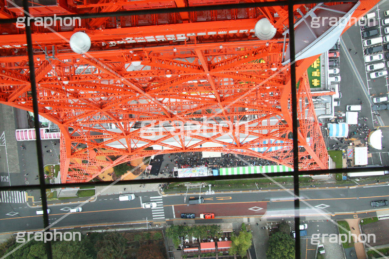 東京タワー下,東京タワー,Tokyo Tower,港区,高所,高所恐怖症,眺め,怖い,高い,見下ろす,展望台,展望,ガラス張り,ガラス床,鉄骨