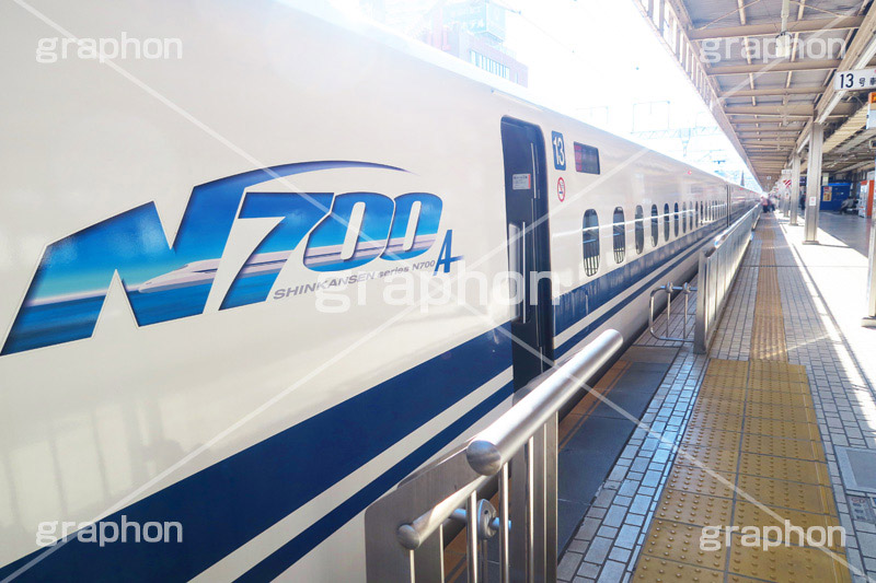 N700系,新幹線,しんかんせん,ひかり,東海道,N700,700系,駅のホーム,新横浜駅,電車,鉄道,でんしゃ,電車/鉄道,旅行,旅,乗り物,travel,JR,train