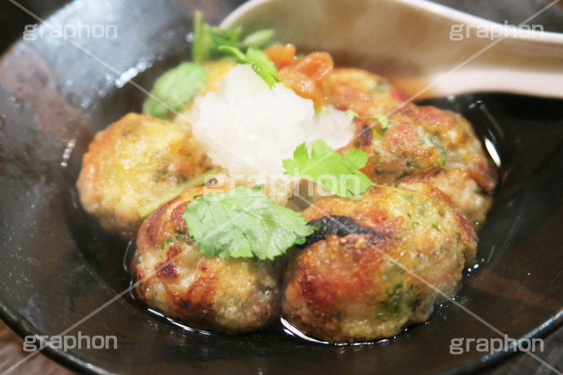 ダシたこ焼き,ダシ,たこ焼き,たこやき,タコヤキ,アレンジ,日本料理,日本食,和食,湯気,つまみ,おつまみ,ビール,たこ,タコ,ソース,青のり,鰹節,かつお節,japan,beer