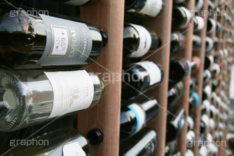 ワイン,wine,アルコール,ボトル,ワインボトル,ビン,空き瓶,ビン,瓶,ぶどう酒,葡萄酒,オシャレ,おしゃれ,並,たくさん,大量,飲む,飲み物,飲料,お酒,酒