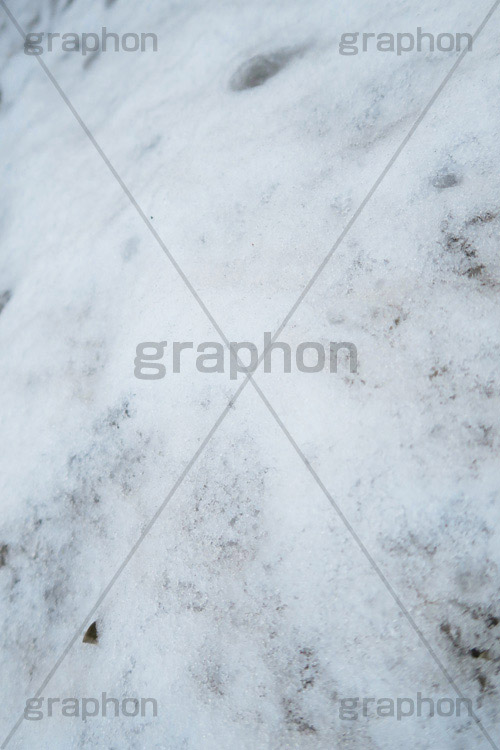 降り積もる雪,雪,ゆき,積,地面,凍り,冬,降り,積もる,滑る,積雪,snow,winter