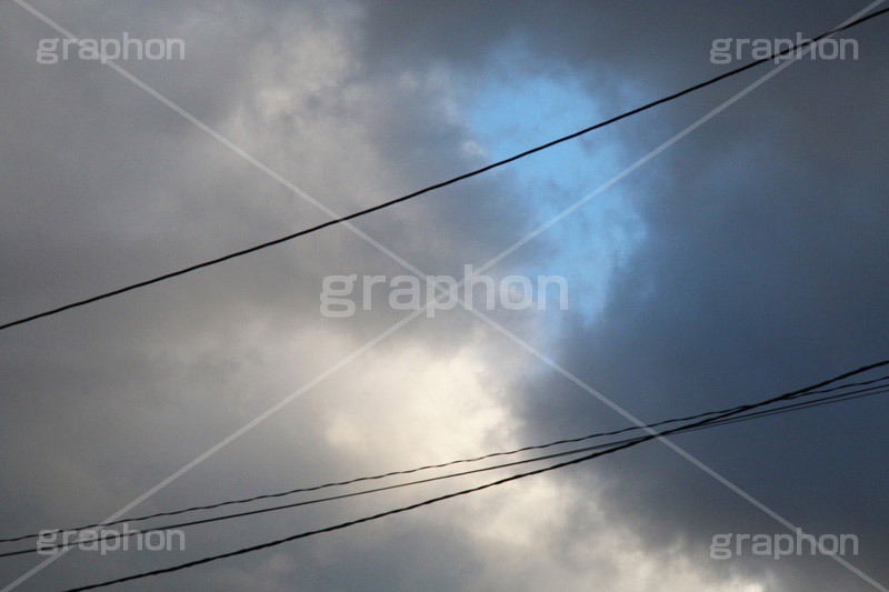 空,曇り,くもり,くもり空,雲,怪しい,天気,天気悪い,雲行き,グレー,灰色,雨降りそう,そら,空/天気,梅雨,空/雲