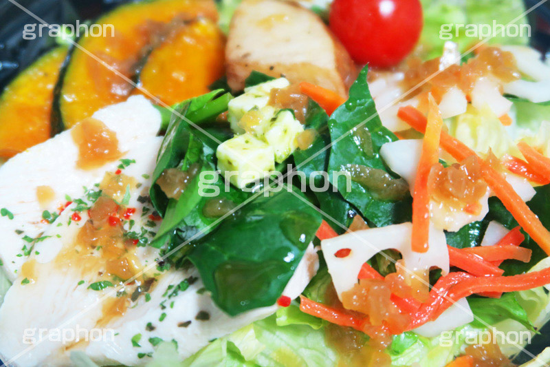 温野菜サラダ,温野菜,野菜,サラダ,さらだ,salad,ベーコン,ペッパー,胡椒,ホウレンソウ,ほうれん草,ほうれんそう,半熟,温玉,たまご,卵,タマゴ,玉子,とろとろ,とろける,ヘルシー,healthy,前菜