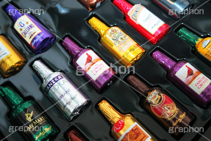 ウィスキーボンボン,ウィスキー,リキュール,チョコ,チョコレート,chocolate,甘,カラフル,POP,ポップ,ボトル,ショコラ,お菓子,菓子