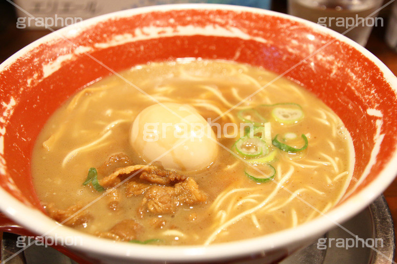 徳島ラーメン,徳島,とくしま,名物,名産,たまご,卵,生卵,ラーメン,らーめん,麺,麺類,中華麺,麺料理,国民食,日本拉麺,しょうゆ,醤油,中華そば,Ramen,Chinese noodles