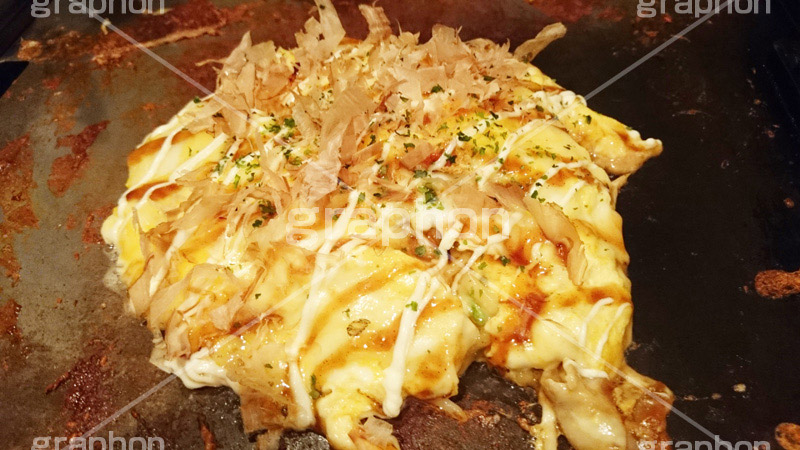 お好み焼き,お好み,焼き,大阪名物,粉もん,小麦粉,ソウルフード,日本料理,日本食,和食,ツマミ,つまみ,鉄板,アツアツ,あつあつ,熱々,湯気,おつまみ,スマホ撮影,japan