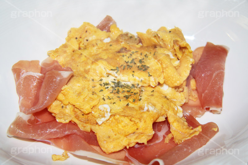 スクランブルエッグ,エッグ,卵,たまご,タマゴ,玉子,炒り卵,ハム,生ハム,朝食,ブレックファースト,洋食,燻製