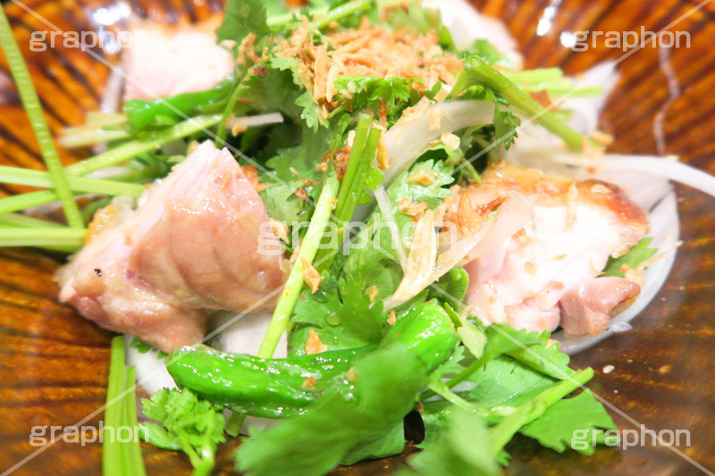 鶏とパクチーのサラダ,鶏,鶏肉,チキン,パクチー,香草,サラダ菜,菜,サラダ,さらだ,salad,ethnic,前菜,おつまみ,つまみ,パクチニスト,chicken,エスニック