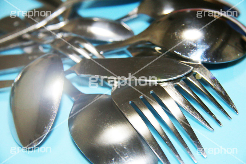 スプーン＆フォーク,スプーン,フォーク,食器,食事,器具,道具,テーブル,さじ,台所,キッチン,kitchen,cooking,クッキング,日用品