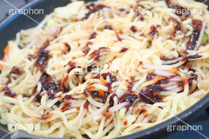 焼きそば作り,焼きそば,やきそば,ヤキソバ,焼き,日本料理,日本食,和食,麺料理,麺類,太麺,野菜,炒め,料理,クッキング,cooking,調理,フライパン,キッチン,kitchen,ソース,台所,ソウルフード,粉もん,コンロ,ガス,japan,手作り,自作