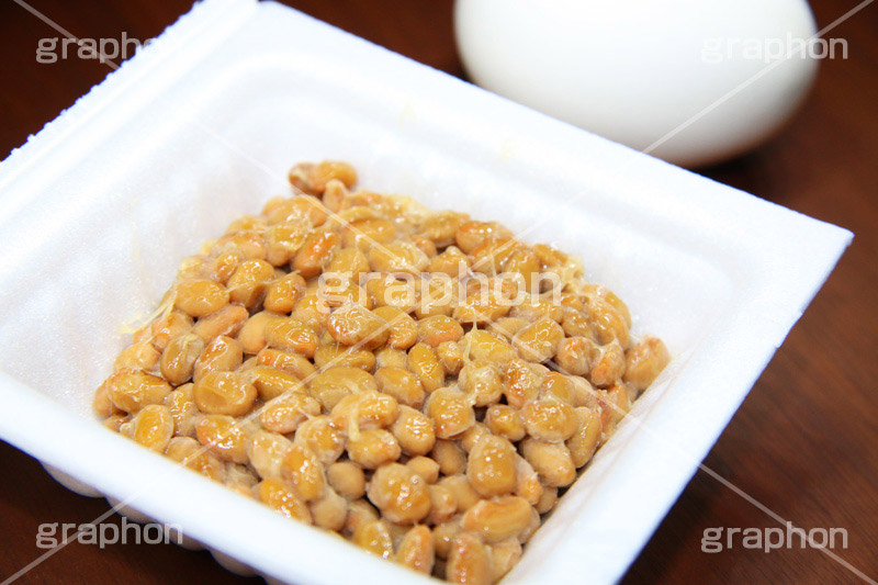 納豆にたまご,納豆,ご飯,朝食,和食,日本食,日本料理,たまご,卵,玉子,japan