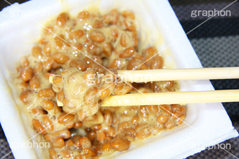 納豆まぜまぜ,納豆,ご飯,朝食,和食,日本食,日本料理,混ぜる,糸,粘,割りばし,割り箸,グルメ,japan,soy,beans,natto