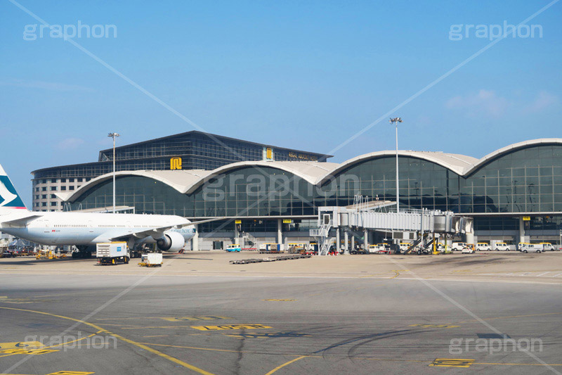 香港国際空港,香港,HongKong,ホンコン,空港,航空,航空路,飛行機,旅客機,到着,出発,発着,エアライン,航空会社,ターミナル,国内線,国際線,路線,ハブ,景気,アジア,亜細亜,ビルディング,建物,建造,ビジネス,事業,企業,業務,チェックイン,チェック,チェックする,旅行,旅,travel