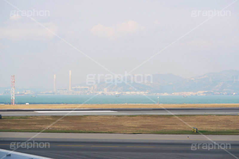 香港国際空港,香港,HongKong,ホンコン,空港,航空,航空路,飛行機,旅客機,到着,出発,発着,エアライン,航空会社,ターミナル,国内線,国際線,路線,ハブ,景気,アジア,亜細亜,ビルディング,建物,建造,ビジネス,事業,企業,業務,チェックイン,チェック,チェックする,旅行,旅,travel